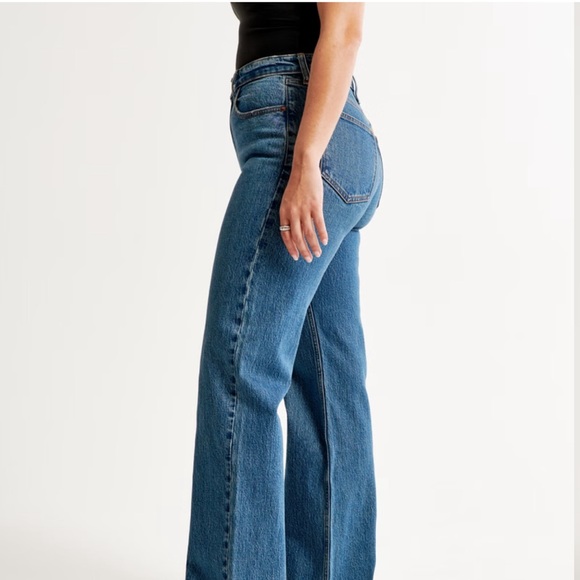 Abercrombie Curve Love High Rise 90s Relaxed Jean - Picture 3 of 5